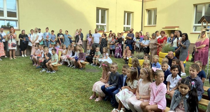 zahájení zš husova rodiče.jpg